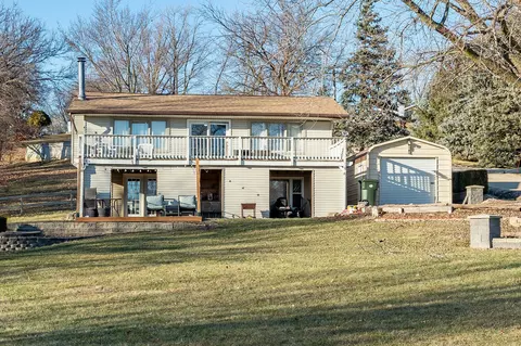 5249 N Lakeshore Dr, Brooklyn, IA 52211