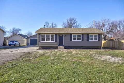 118 N Maple Ave, Woodward, IA 50276