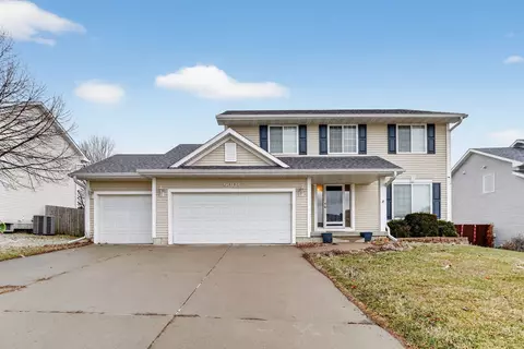 6004 NW 50th St, Johnston, IA 50131