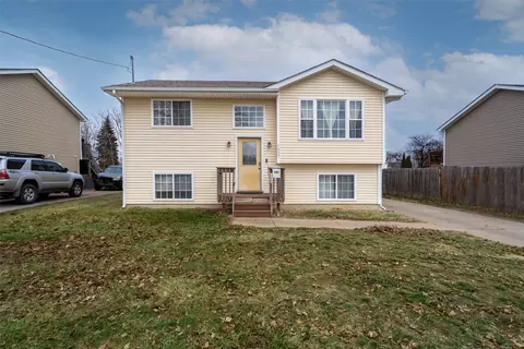 1527 De Wolf St, Des Moines, IA 50316