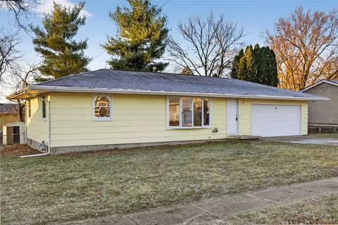 671 Marlou Pkwy, Des Moines, IA 50320