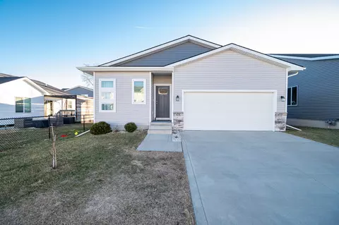 1536 High Rd, Norwalk, IA 50211