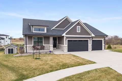 2319 N 9th Ct, Indianola, IA 50125
