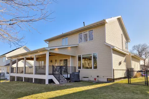 14425 Briarwood Ln, Urbandale, IA 50323