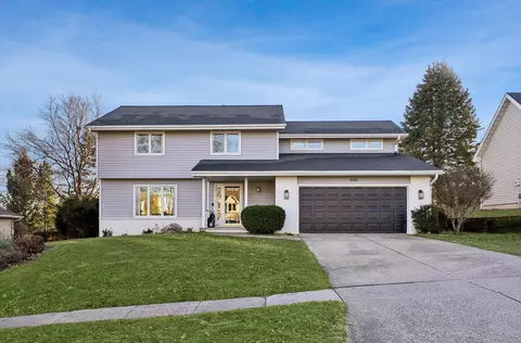 5104 Cody Dr, West Des Moines, IA 50265