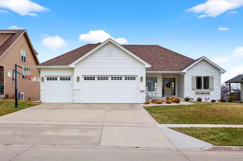 5601 NE Hillcrest Dr, Ankeny, IA 50021