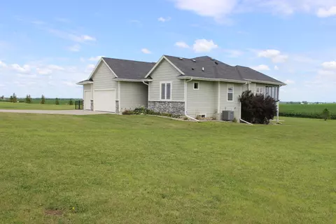 17914 N Ave, Minburn, IA 50167