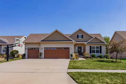 2115 SE Crabapple Ct, Waukee, IA 50263