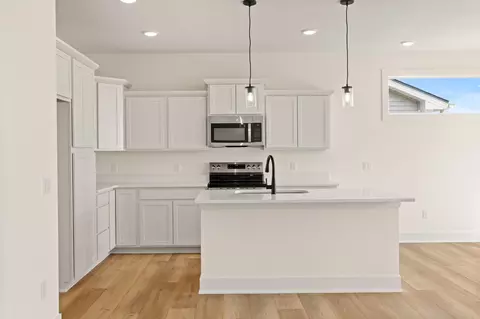Kitchen - 4303 NE 3rd St, Ankeny, IA 50021 photo 1 of 3
