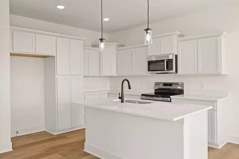 Kitchen - 4303 NE 3rd St, Ankeny, IA 50021 photo 2 of 3