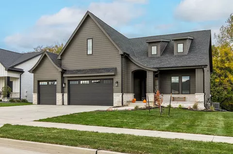 17769 Townsend Dr, Clive, IA 50325