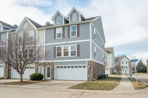 360 NE Kingwood, Waukee, IA 50263