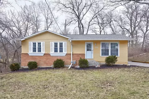 32 E Pleasant View Dr, Des Moines, IA 50315