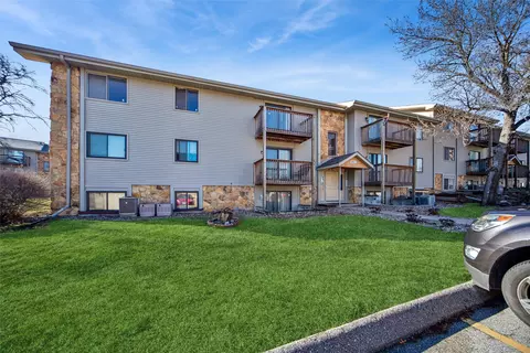 9523 University Ave #9, Clive, IA 50325