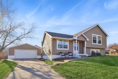 5132 Westwood Dr, West Des Moines, IA 50265