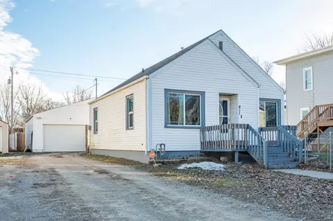 411 N 3rd St, Marshalltown, IA 50158