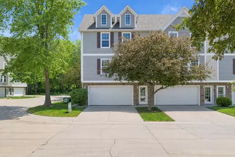 5549 Kirkland Ct, Johnston, IA 50131