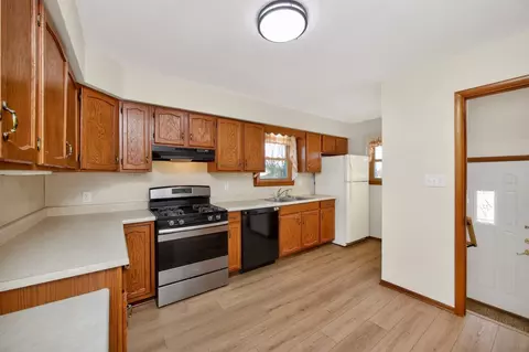 2222 E 41st St, Des Moines, IA 50317