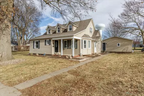 1114 Marion Ave, Pella, IA 50219