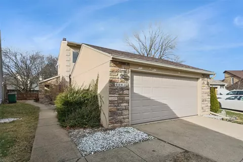 4402 NW Country Club Dr, Urbandale, IA 50322