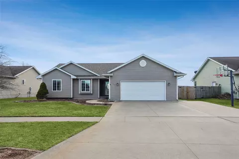 106 W Ashtyn Ln, Prairie City, IA 50228