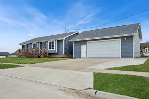 401 NE Mandy Ave, Elkhart, IA 50073