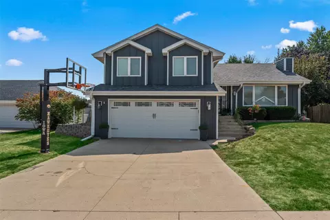 2409 N 7th Ave E, Newton, IA 50208