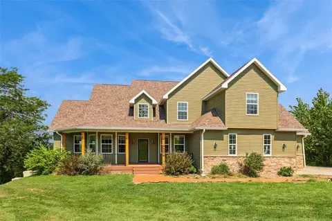7501 Onyx Trl, Indianola, IA 50125