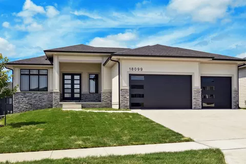 18099 Townsend Dr, Clive, IA 50325