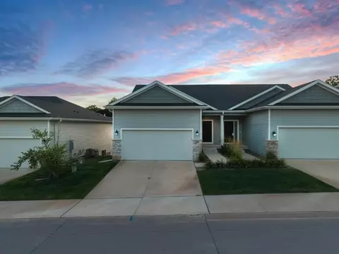 90 Keeneland Ct, Pleasant Hill, IA 50327