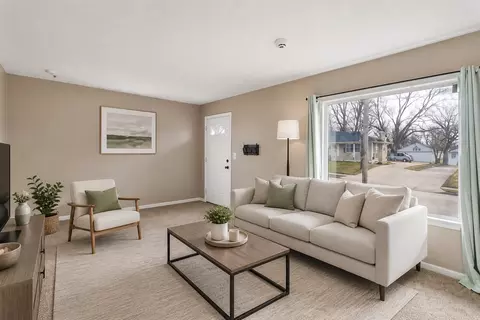 919 Watrous Ave, Des Moines, IA 50315