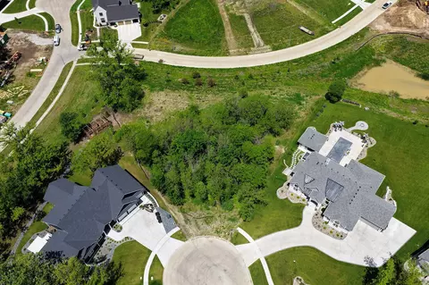 9646 Greybirch Pt, West Des Moines, IA 50266
