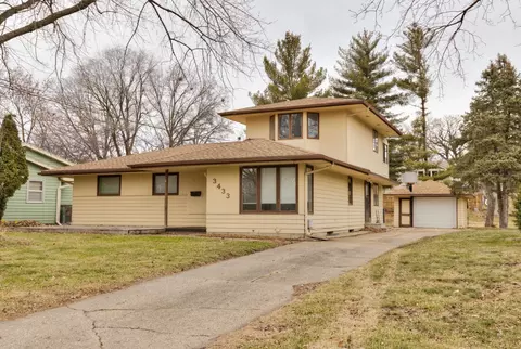 3433 Hillcrest Dr, Des Moines, IA 50310