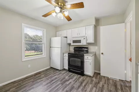 930 Emma Ave, Des Moines, IA 50315
