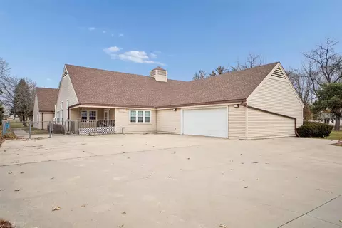4220 E Douglas Ave, Des Moines, IA 50317
