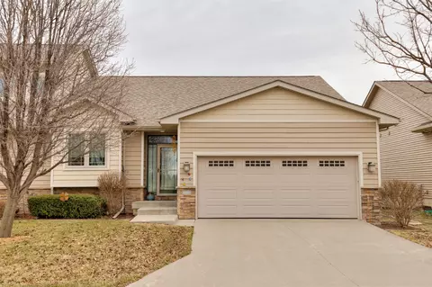 5501 Prairie Pkwy, Johnston, IA 50131