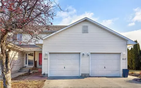 221 N Cherokee Dr, Polk City, IA 50226