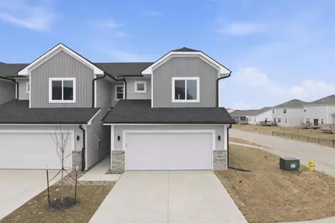 6909 Poppy Ct, Johnston, IA 50131