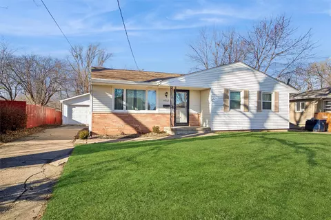 4012 64th St, Urbandale, IA 50322
