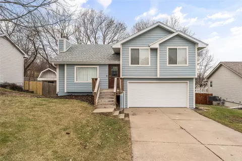550 N 9th St, Carlisle, IA 50047