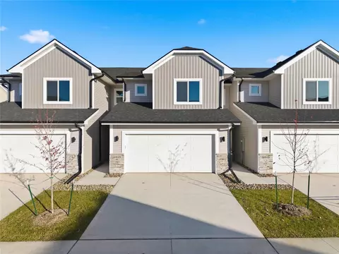 6949 Poppy Ct, Johnston, IA 50131