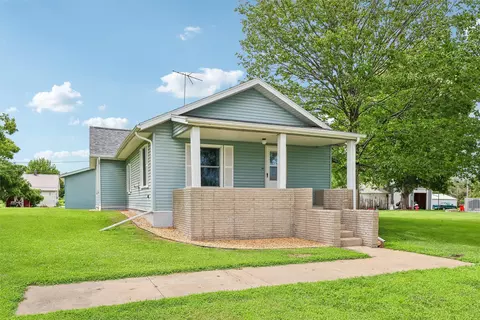 211 NE 3rd St, Melcher Dallas, IA 50062