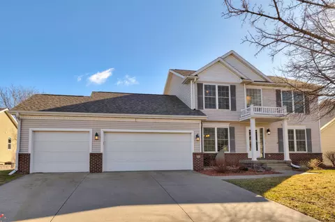 3625 Brook Run Dr, Des Moines, IA 50317