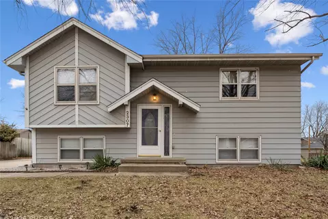 2307 3rd St SW, Altoona, IA 50009