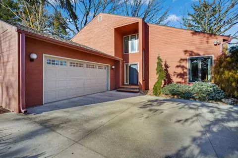 2900 Virginia Pl, Des Moines, IA 50321
