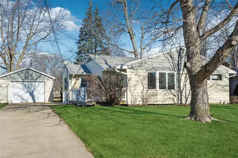 1904 N 2nd Ave E, Newton, IA 50208