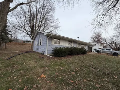 1206 S 16th Ave W, Newton, IA 50208