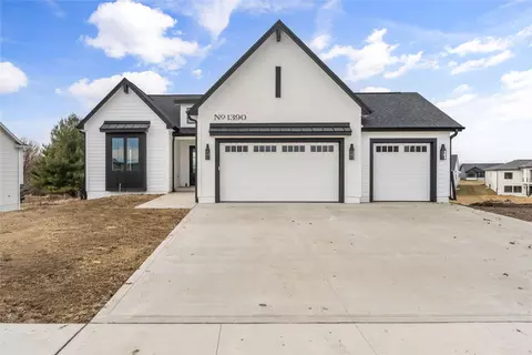 1390 NW Alderleaf Dr, Waukee, IA 50263