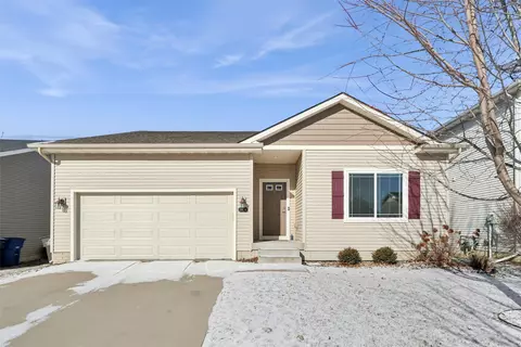 2434 River Meadows Dr, Des Moines, IA 50320