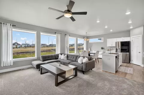 15227 Deerview Dr, Urbandale, IA 50323